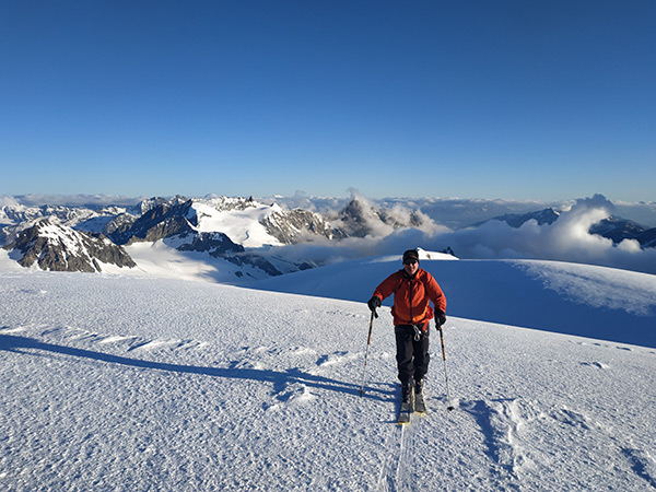 Raids à skis dans les Alpes